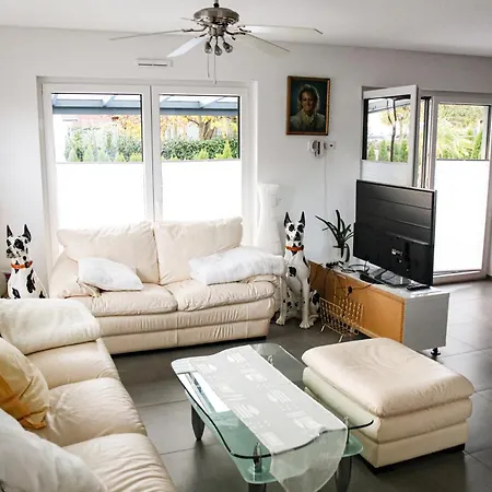 Grosszuegige Mit Terrasse Daire