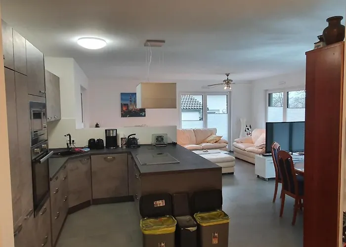 Großzügige Mit Terrasse