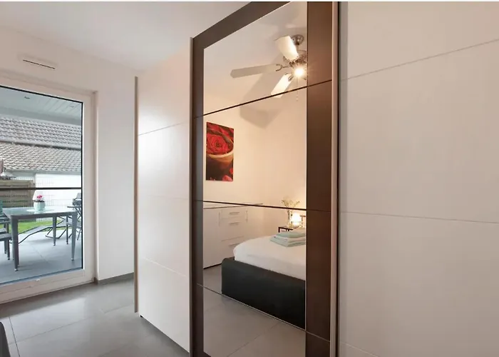 Großzügige Mit Terrasse Apartment